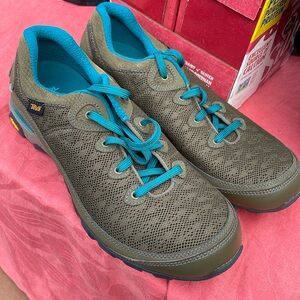 LIKE NEW Teva Vibram Numentum Women’s Size 11 Comfortable Shoes